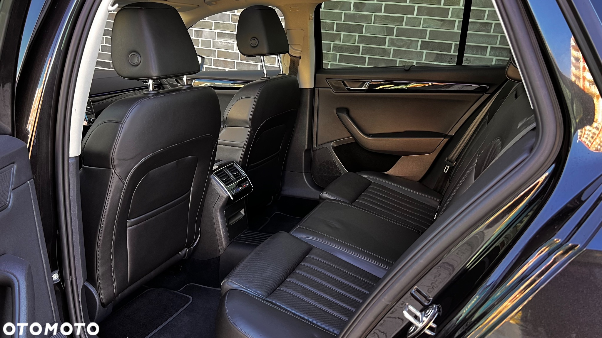Skoda Superb 2.0 TDI 4x4 DSG L&K - 31