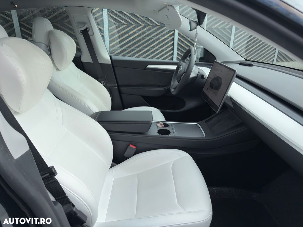 Tesla Model Y Long Range AWD - 7