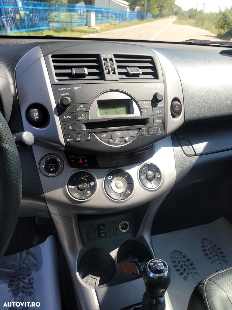 Toyota RAV4 2.2 D-4D Luxury - 10