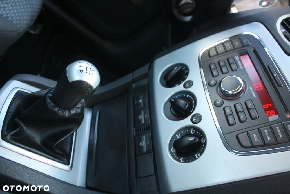Ford Focus 1.6 16V Ghia - 14