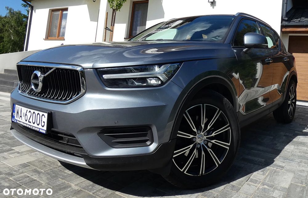 Volvo XC 40 D4 AWD Momentum (Intro Edition) - 2