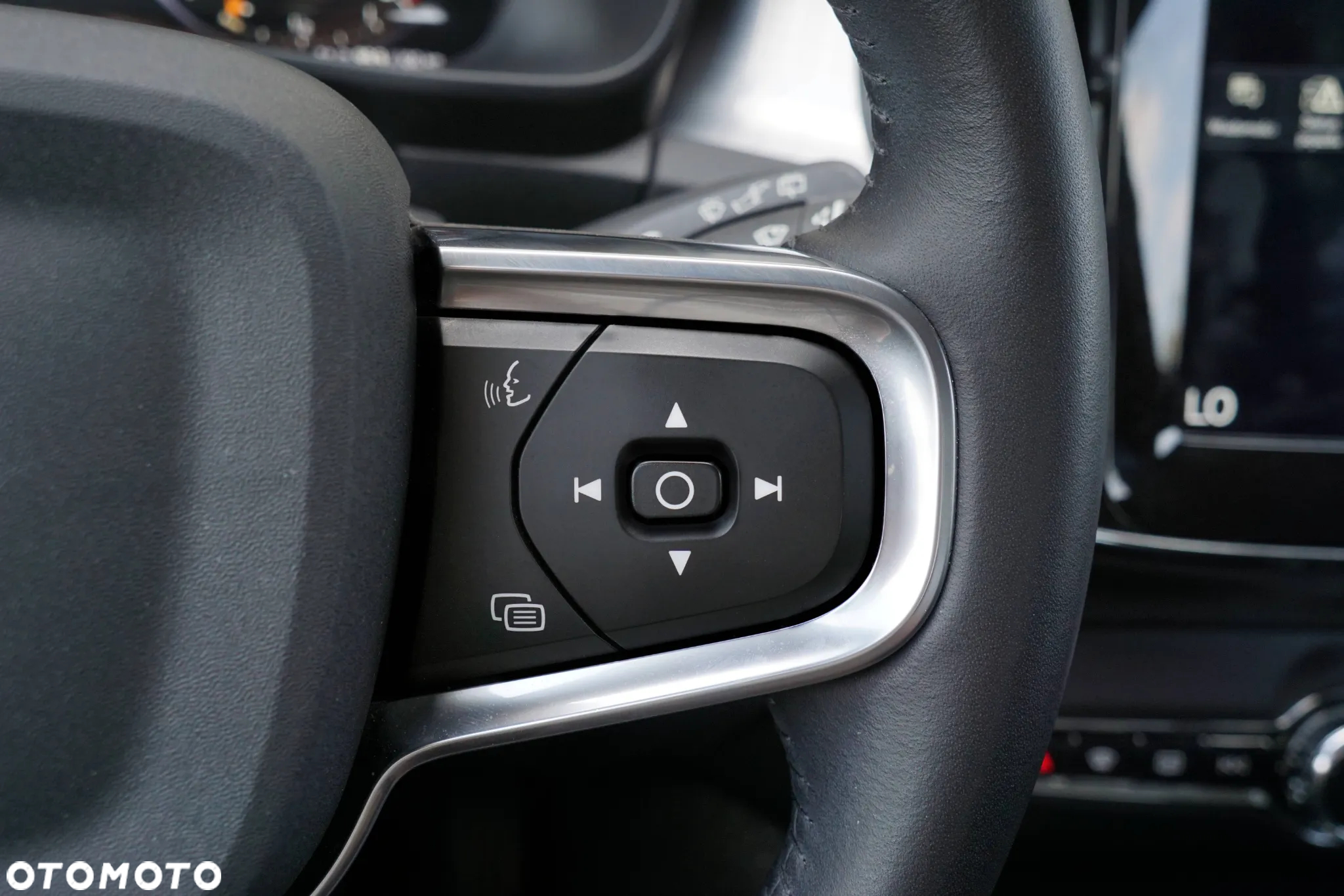 Volvo XC 40 T3 Momentum - 24
