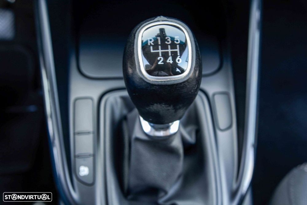 Kia Carens 1.7 CRDi ISG EX - 24