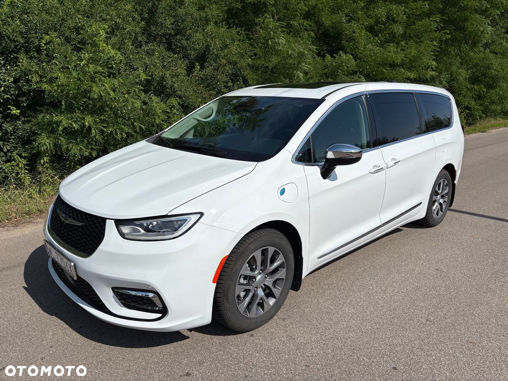 Chrysler Pacifica - 4