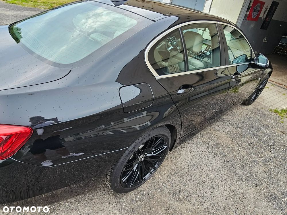BMW Seria 5 525d xDrive Luxury Line - 7