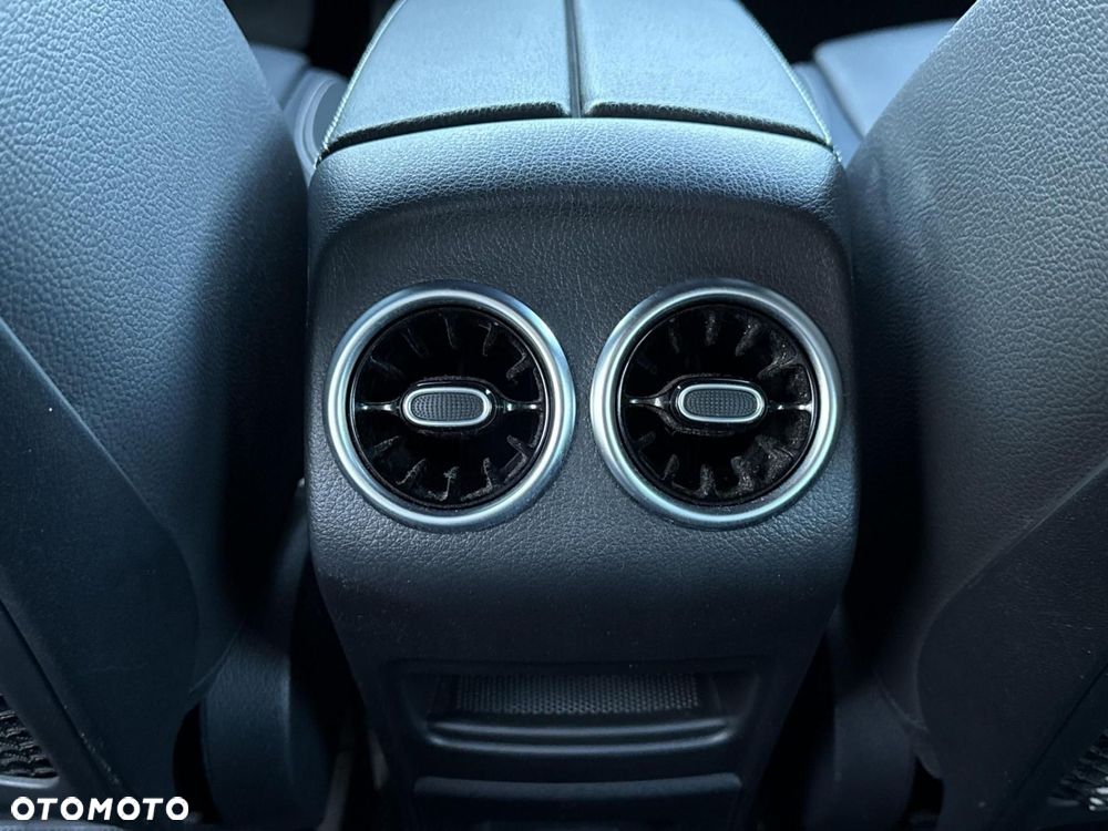 Mercedes-Benz GLA - 15