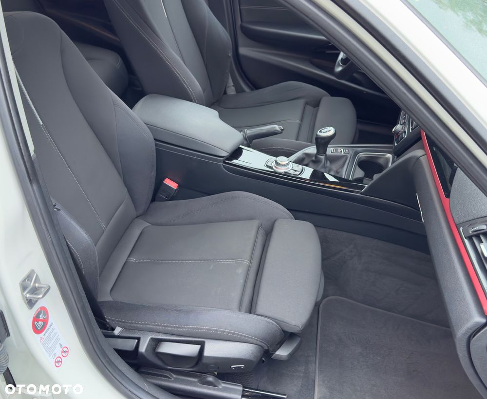 BMW Seria 3 318d Sport Line EU6 - 14
