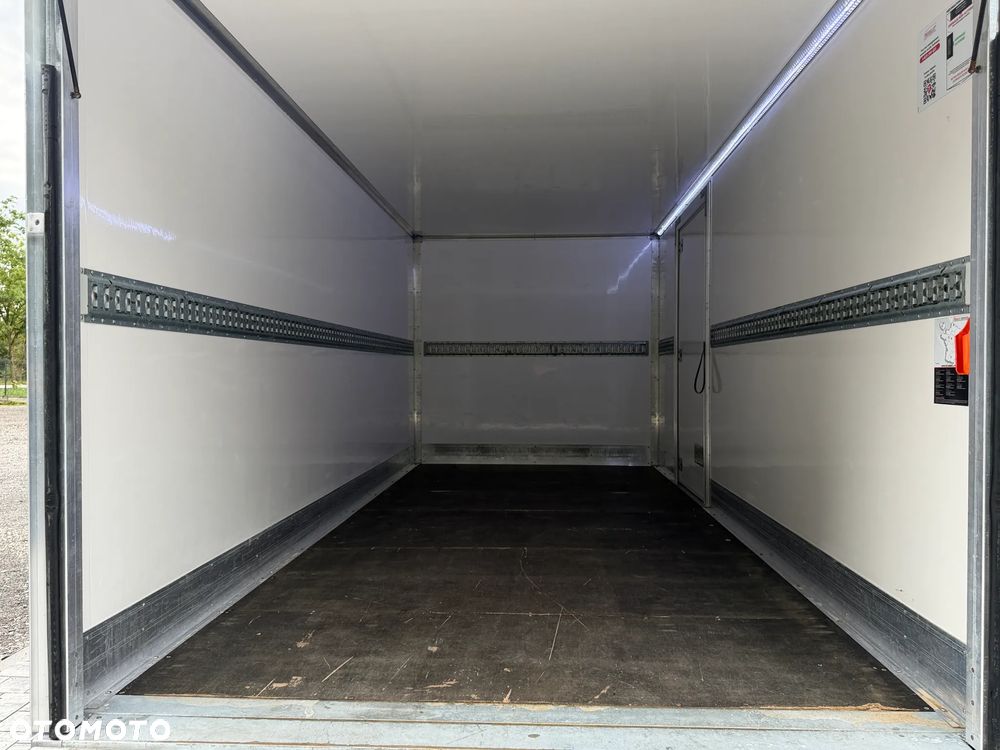 Iveco 35/50c180 Kontener 4.9m + Winda 750kg / Najbogatsze wyposażenie / Poduszki AIRPRO / Automatyczna skrzynia / Ledy / Nowe opony / Zarejestrowany FV23% - 9