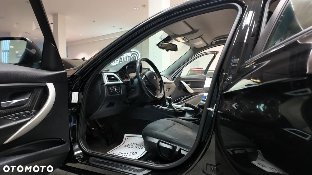 BMW Seria 3 318d Sport Line - 18