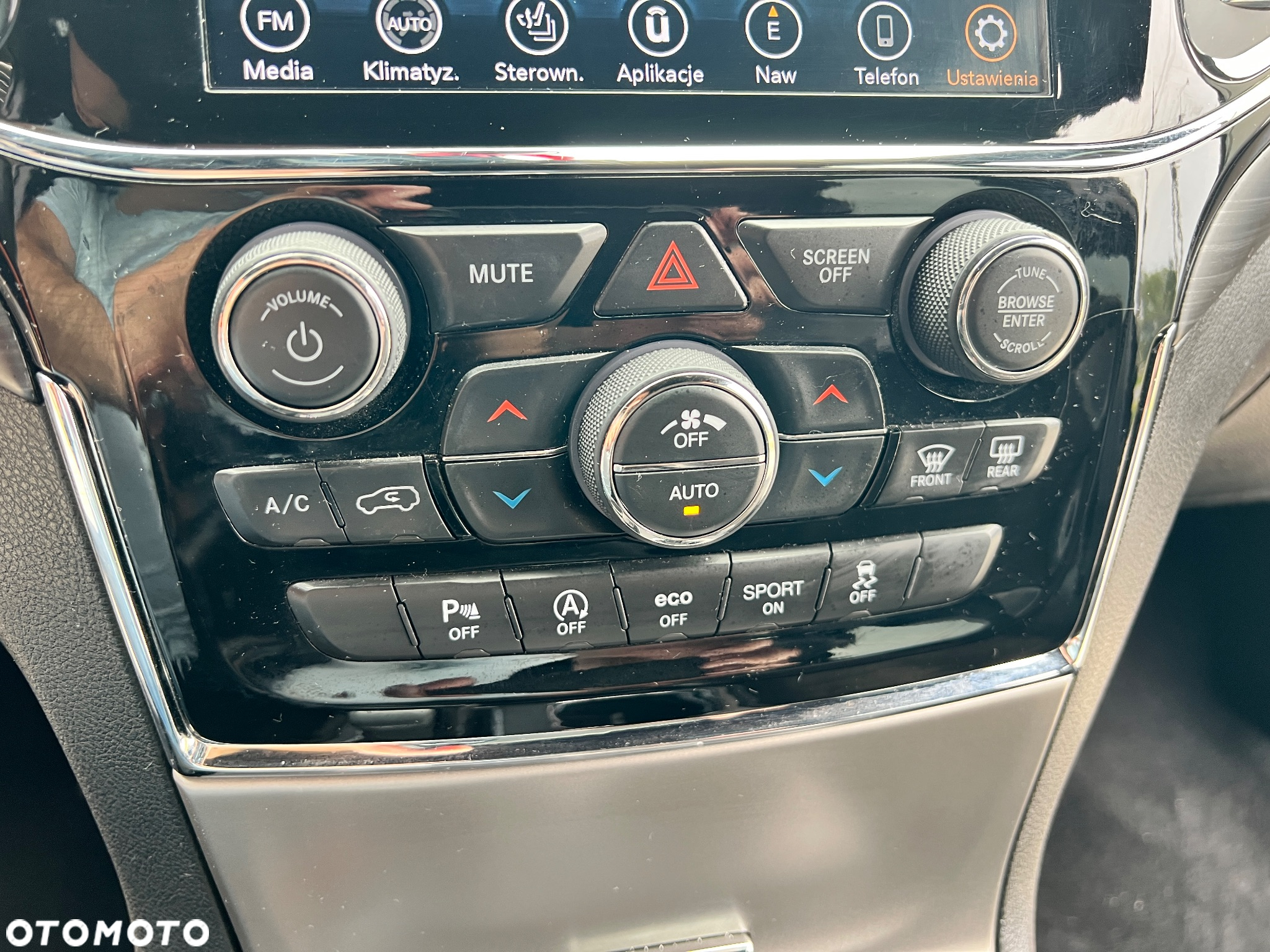 Jeep Grand Cherokee - 21