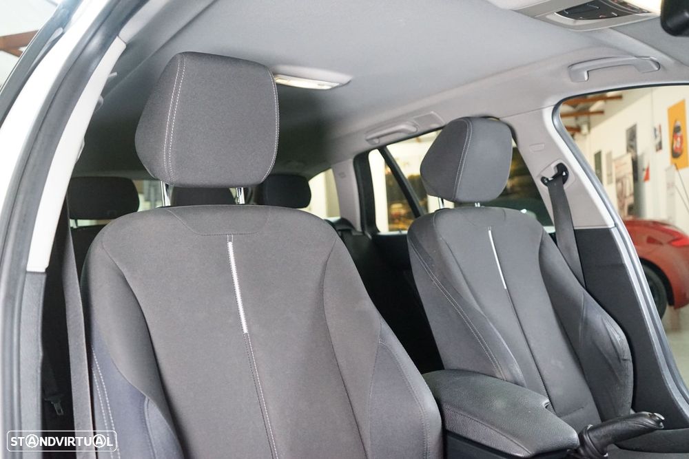 BMW 318 d Touring Line Sport - 38