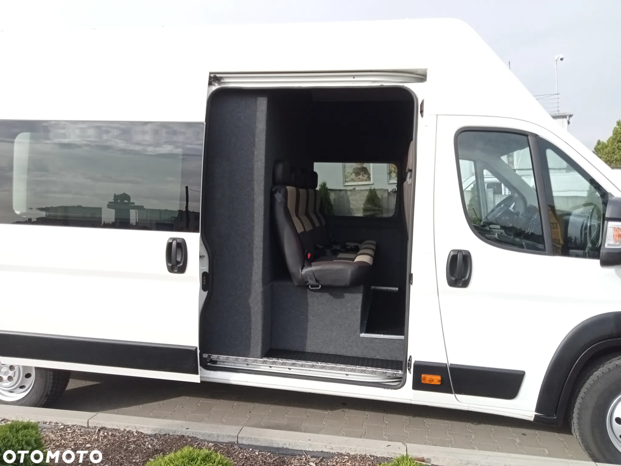 Volkswagen CRAFTER ZABUDOWA BRYGADOWA 6 7 9 OSÓB - 13