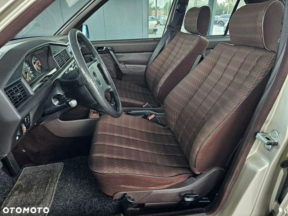 Mercedes-Benz W201 (190) - 22