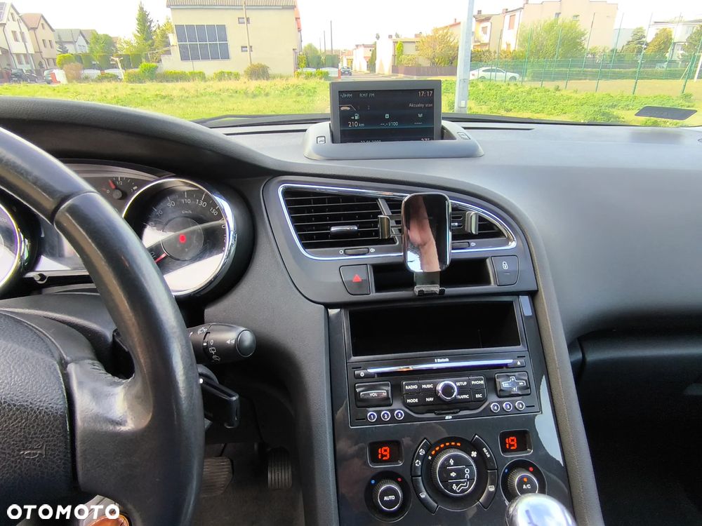 Peugeot 5008 1.6 e-HDi Active S&S - 17