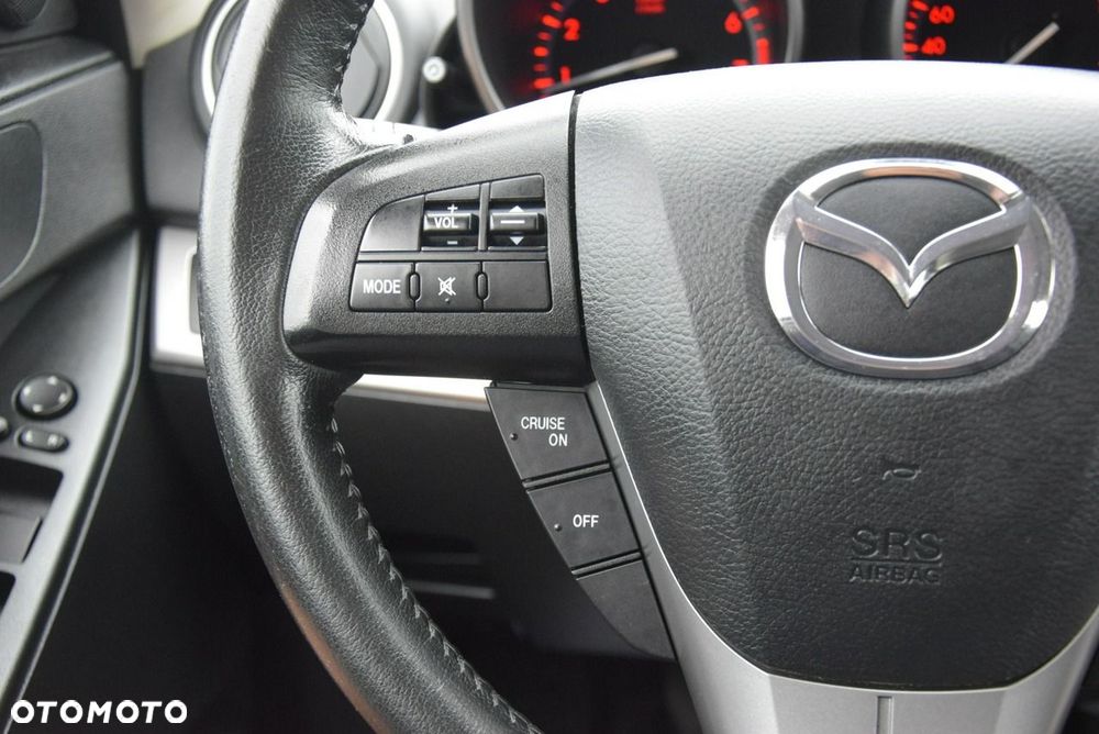 Mazda 3 1.6 Active + - 32