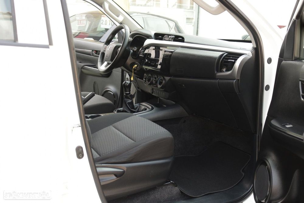 Toyota Hilux 2.4 D-4D 4WD CD CM - 17