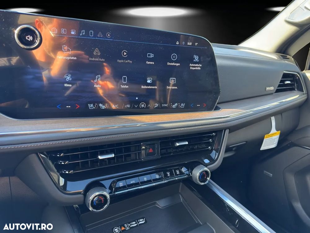 Chevrolet Suburban - 11