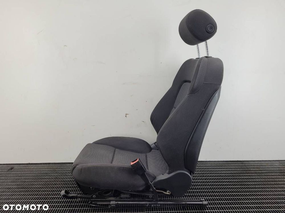 FOTEL PRAWY PASAŻERA AUDI A3 8P 5D SPORTBACK EUROPA - 6