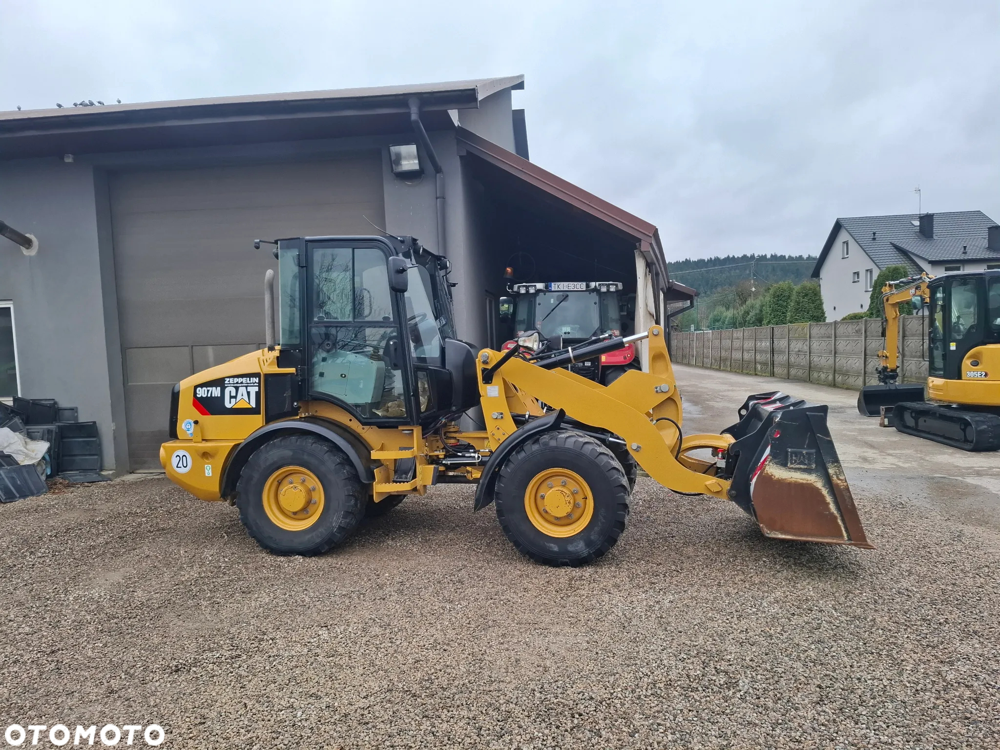 Caterpillar CAT 907 M - 8