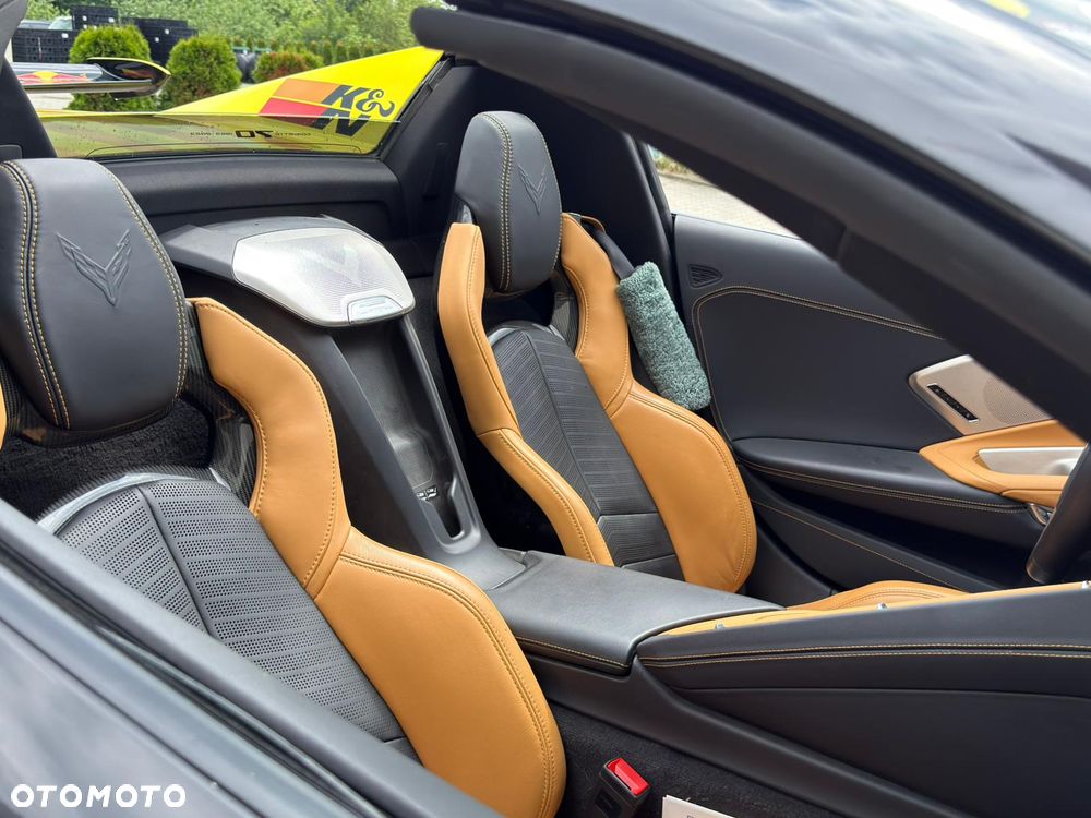 Chevrolet Corvette - 17