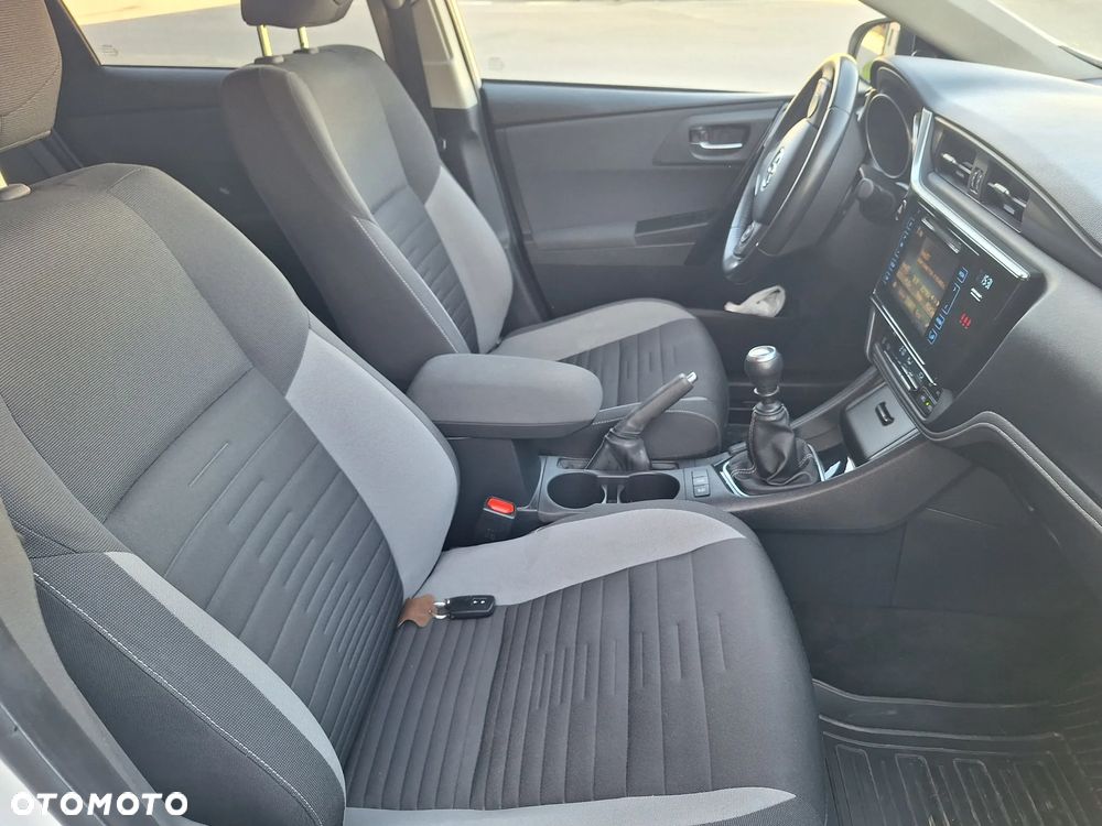 Toyota Auris 1.2 Turbo Design Edition - 11
