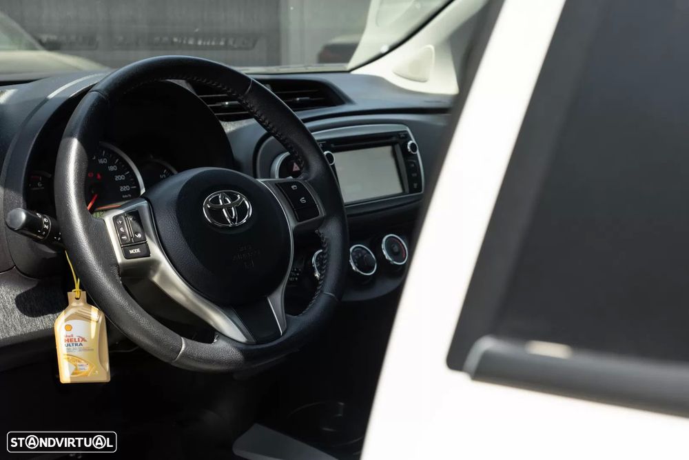 Toyota Yaris 1.4 D-4D Exclusive - 9