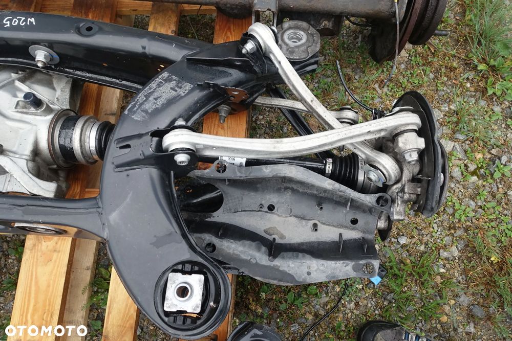 DYFER MOST TYLNY ZAWIESZENIE WAHACZE PÓŁOŚ MERCEDES W205 17r. - 2
