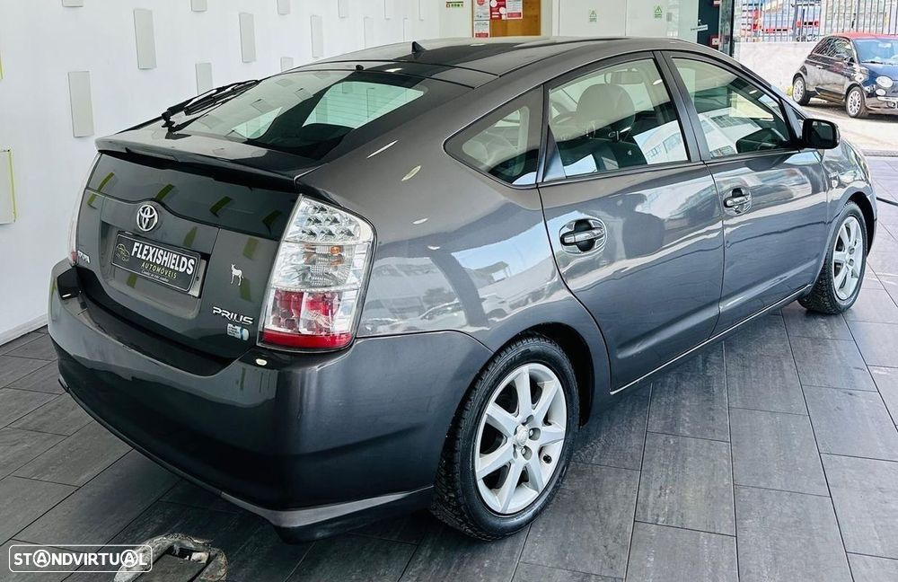 Toyota Prius - 4