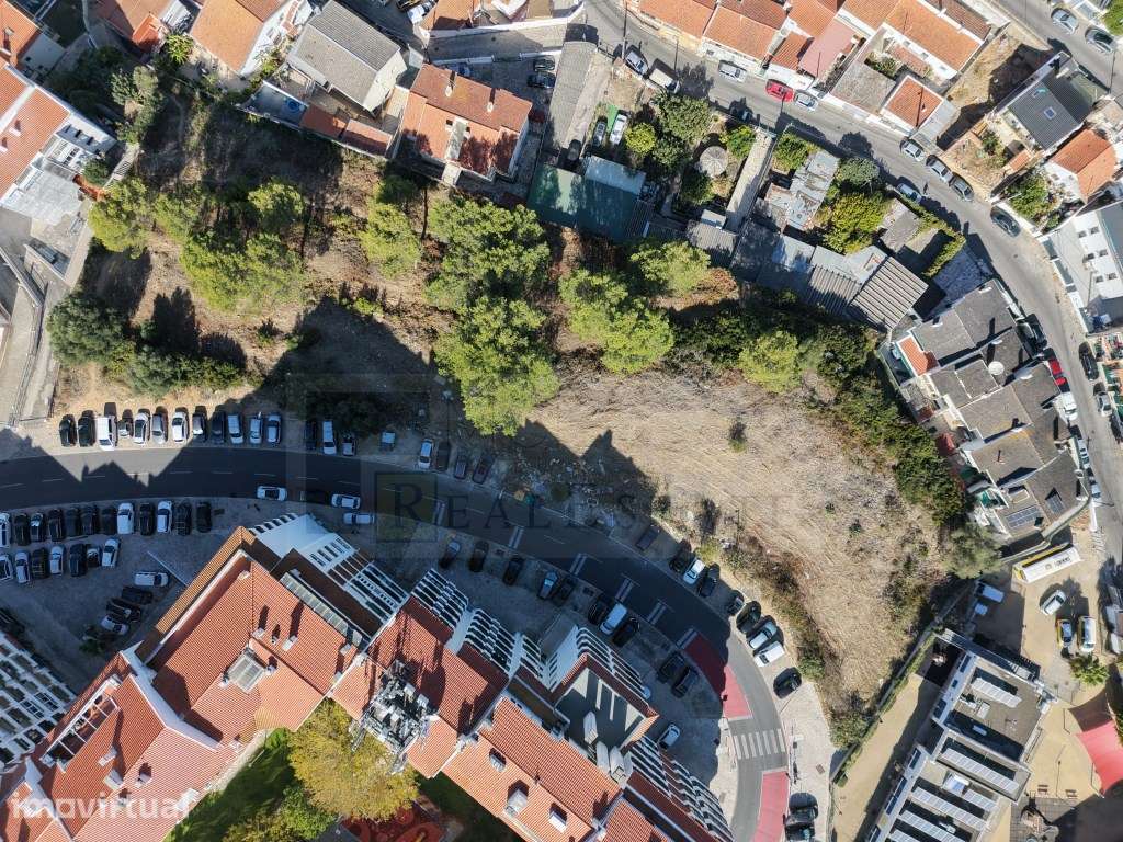 Oportunidade Única na Parede: Terreno de 4.560m² com Vista Mar e PI... - Grande imagem: 3/6