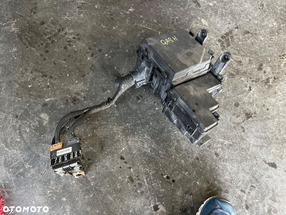 Obudowa skrzynka bezpieczników kompletna Nissan Qashqai J11 - 1
