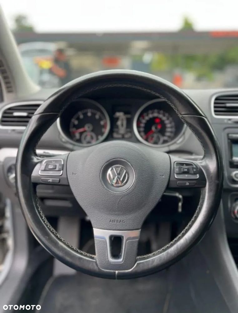 Volkswagen Golf - 6