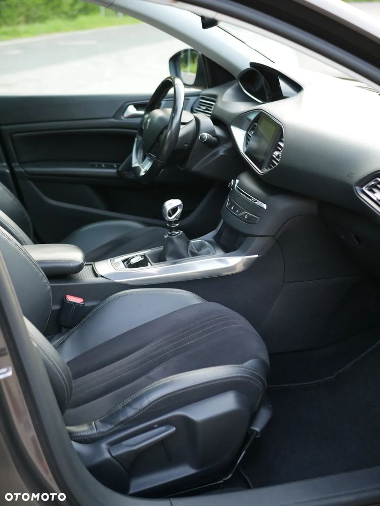 Peugeot 308 1.6 e-HDi Allure S&S - 17