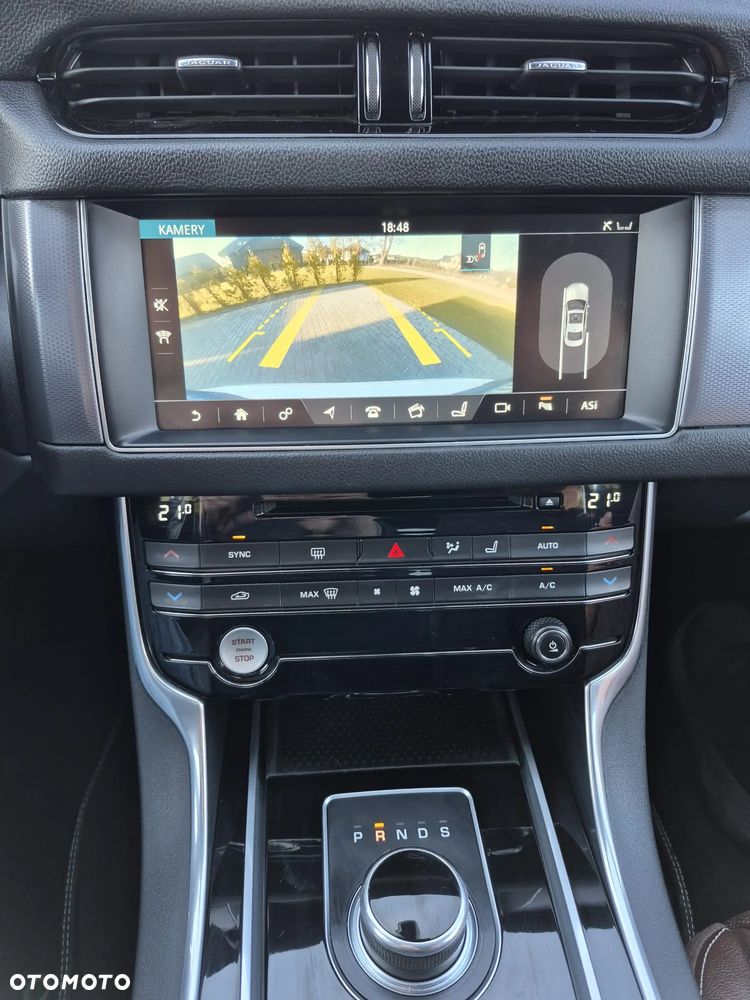 Jaguar XF 2.0 i4D AWD Prestige - 16