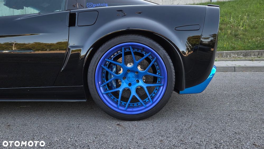 Chevrolet Corvette - 29