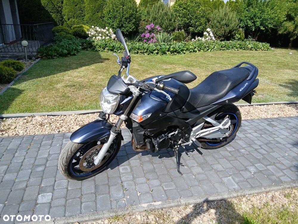 Suzuki GSR - 3