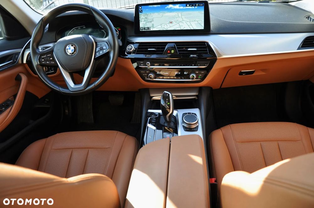 BMW Seria 5 520d xDrive - 11