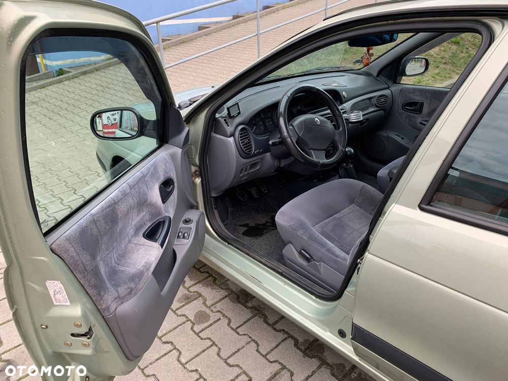 Renault Megane 1.4 RN 16V - 6