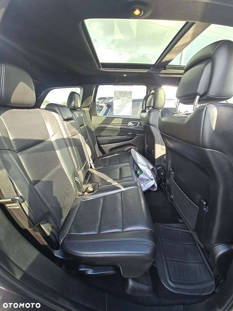Jeep Grand Cherokee - 12