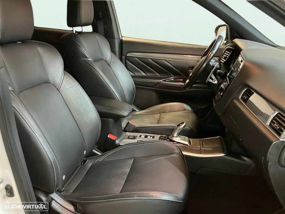 Mitsubishi Outlander - 15