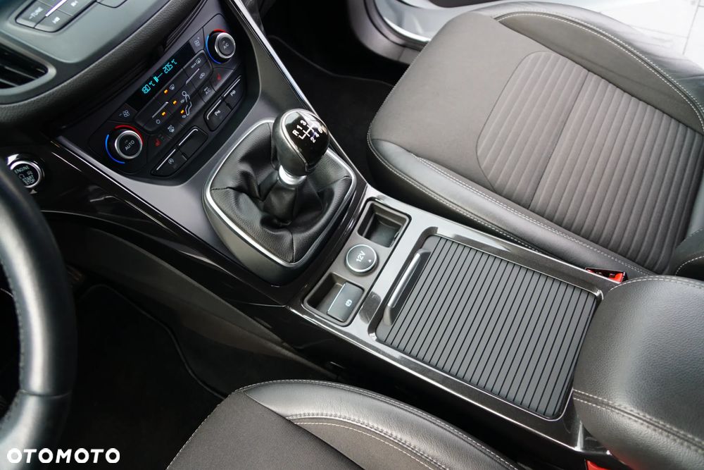 Ford Kuga 1.5 EcoBoost 2x4 Titanium - 35