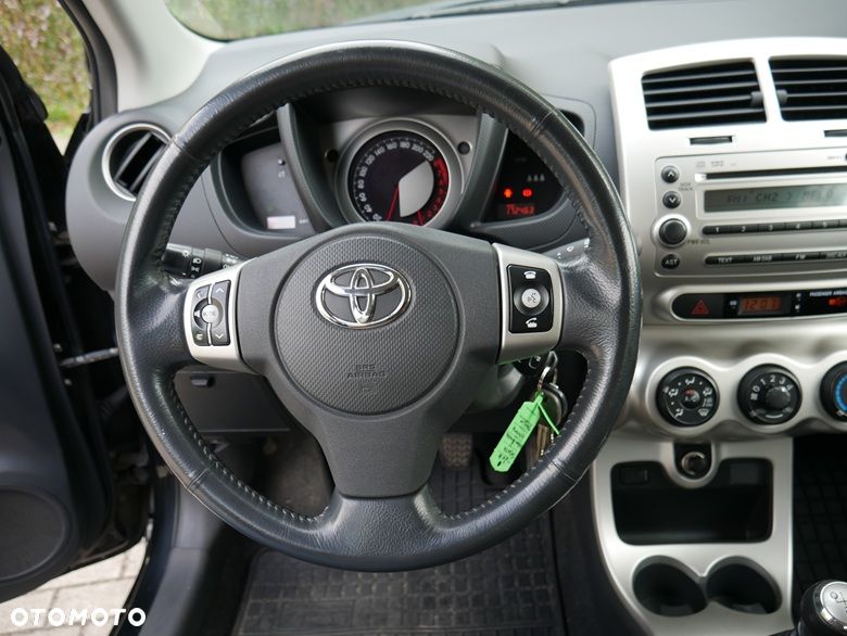 Toyota Urban Cruiser 1.33 Sol - 12