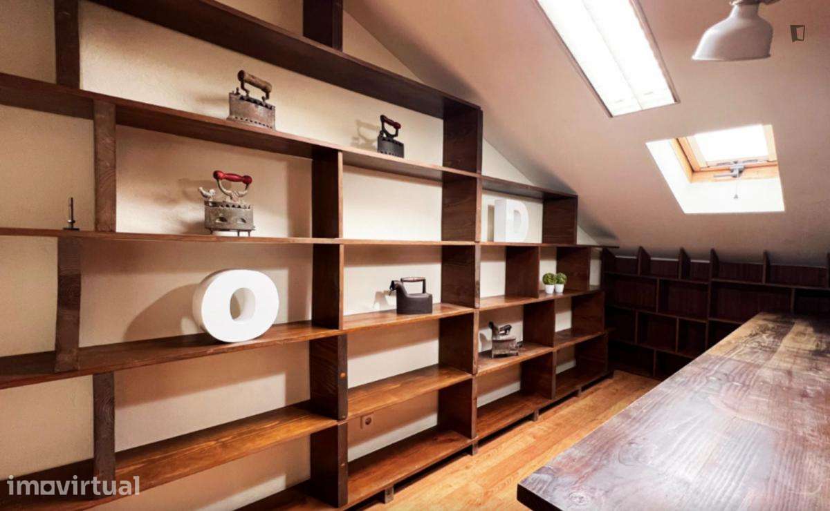 Quarto - localizado em Casal do Bispo Coimbra - Grande imagem: 4/17