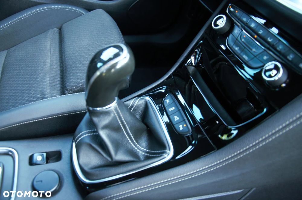 Opel Astra 1.4 Turbo Innovation - 25
