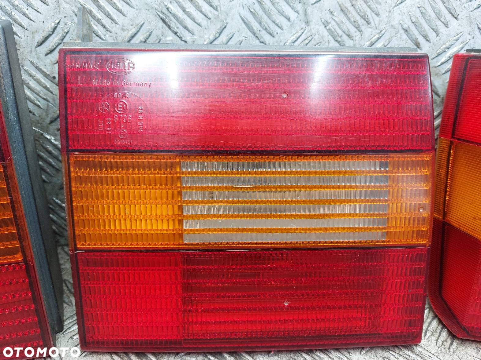 LAMPA LEWY TYŁ + PRAWY TYŁ VOLKSWAGEN PASSAT B4 SEDAN - 5