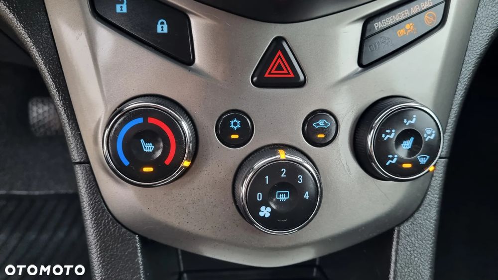 Chevrolet Aveo 1.6 LTZ - 18