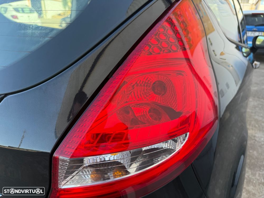 Ford Fiesta 1.25 Techno - 24