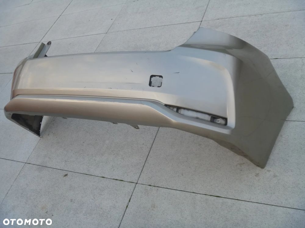 TOYOTA COROLLA E21 SEDAN ZDERZAK TYLNY ORYGINAŁ BEZ PDC