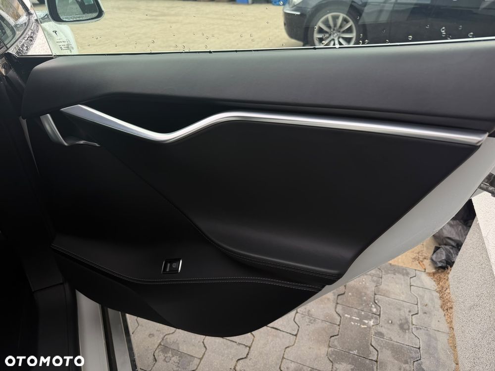 Tesla Model S - 16