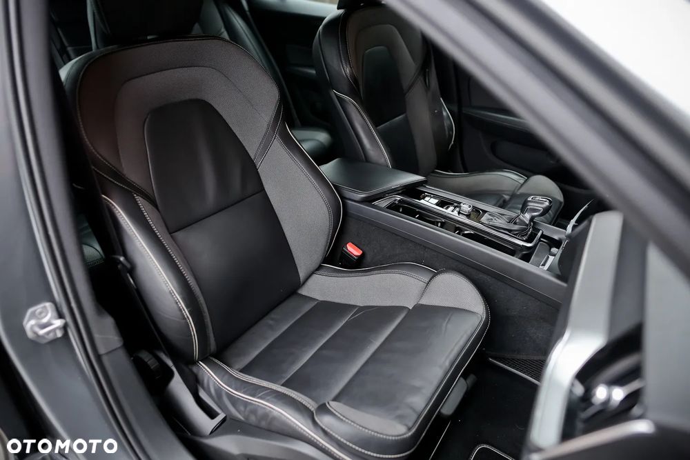 Volvo V60 D4 Geartronic R-Design - 27