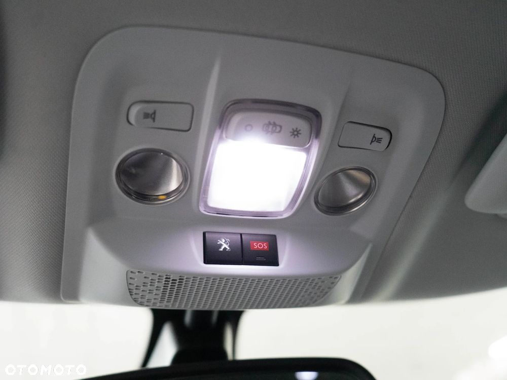 Peugeot 2008 1.2 Pure Tech GPF Allure S&S EAT6 - 21